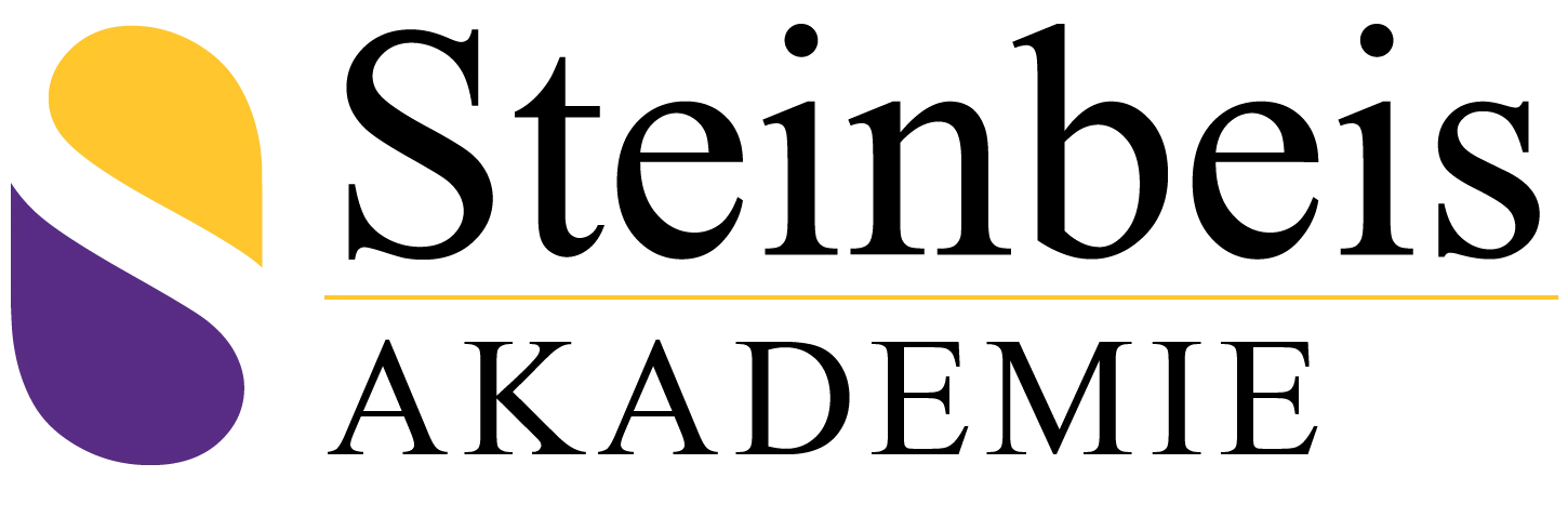 Logo der Steinbeis Akademie mit einer gelben und violetten abstrakten Form links neben dem Namen der Institution in schwarzer Schrift.